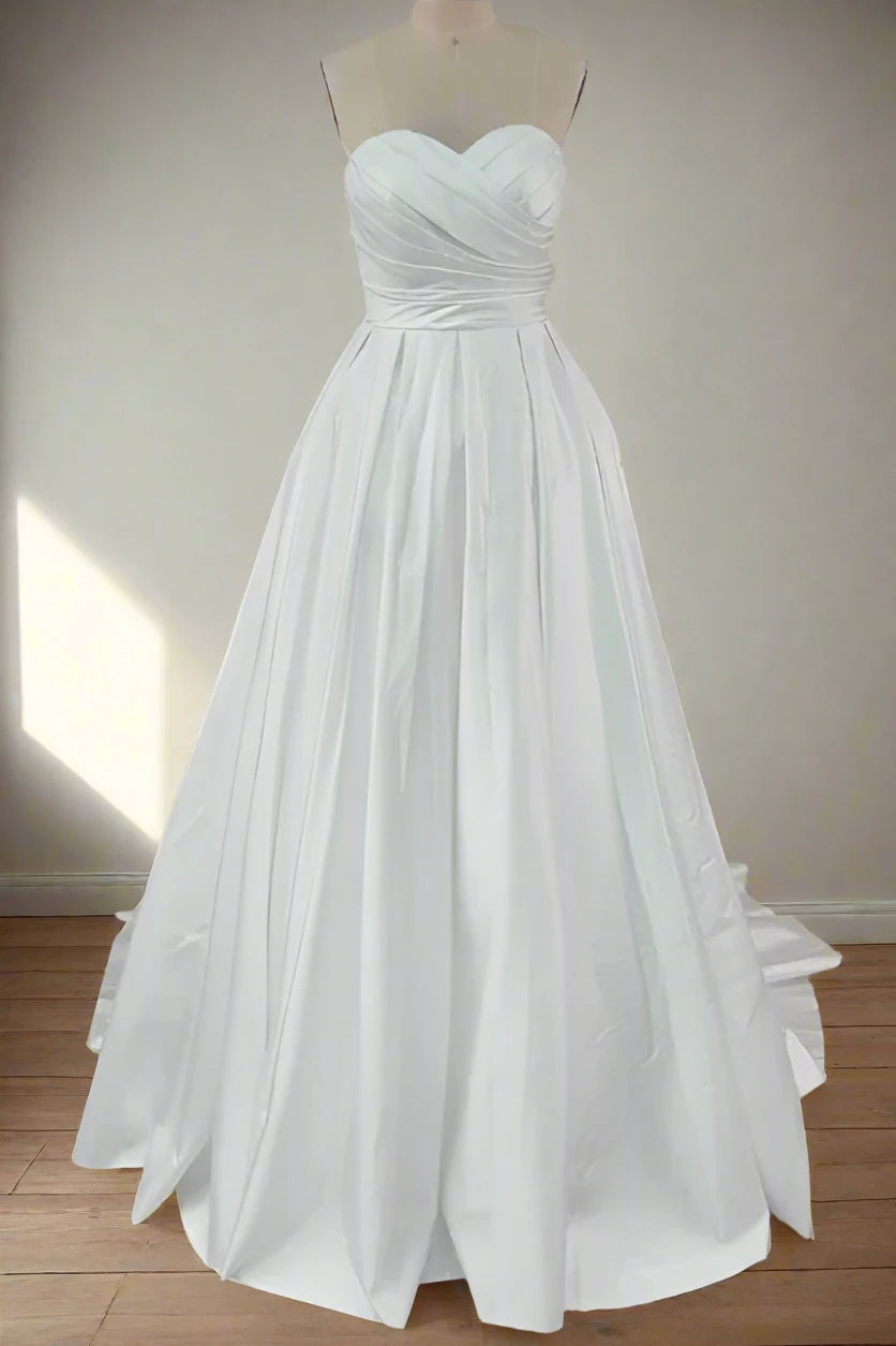 Elegant Strapless Long Bridal Dress with Sweetheart